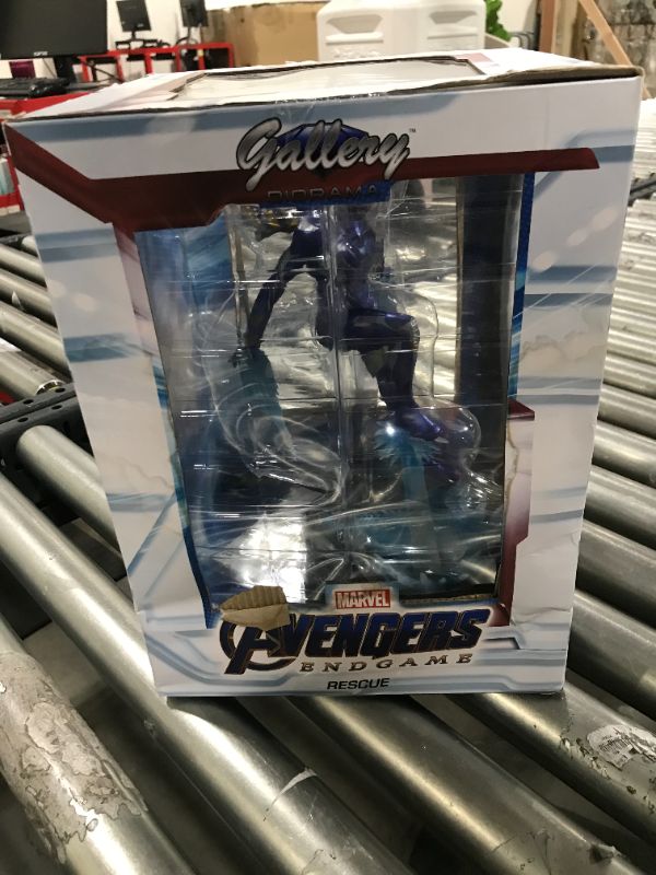 Photo 5 of DIAMOND SELECT TOYS Marvel Gallery: Avengers Endgame: Rescue PVC Figure