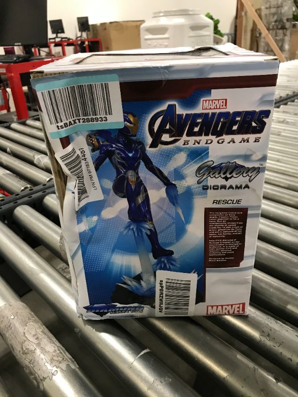 Photo 3 of DIAMOND SELECT TOYS Marvel Gallery: Avengers Endgame: Rescue PVC Figure