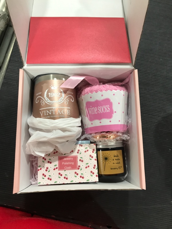 Photo 1 of 1962 GIFT SET