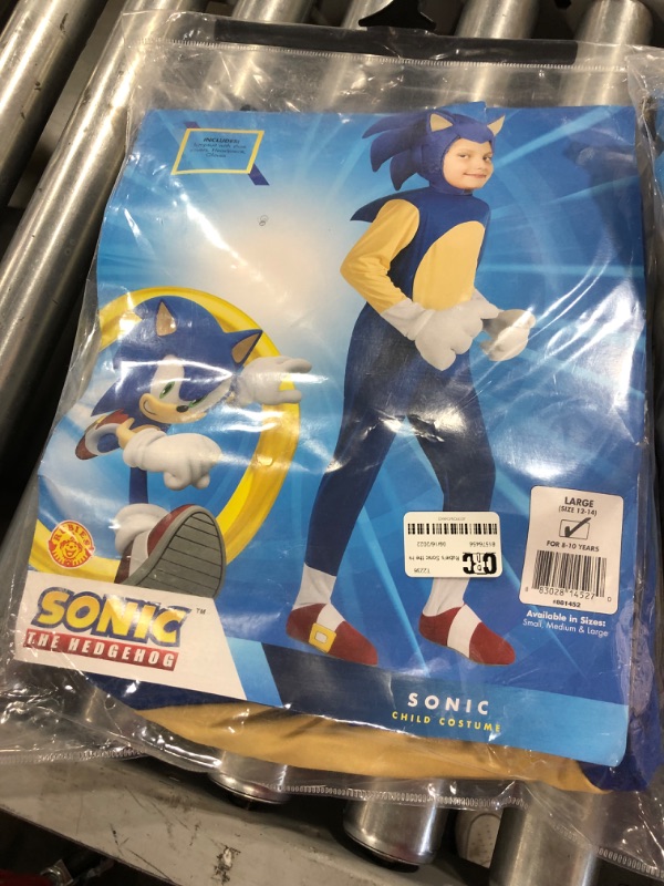 Photo 3 of Child Deluxe Sonic Costume
size  L
