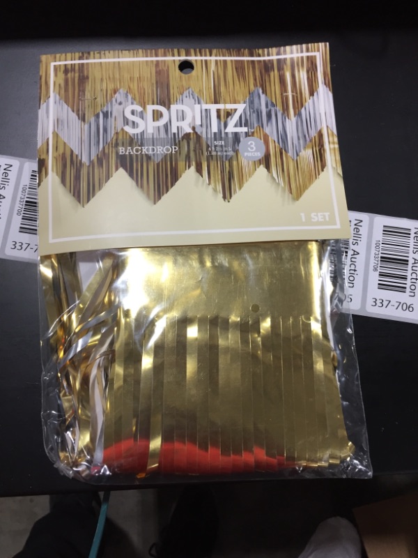 Photo 2 of 3ct Metallic Fringe Backdrop - Spritz