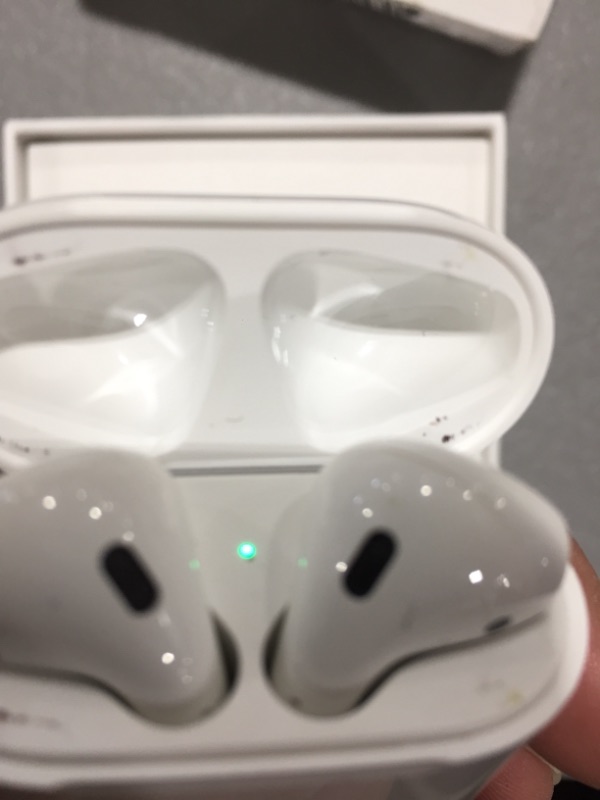 Photo 2 of Apple AirPods with Charging Case 