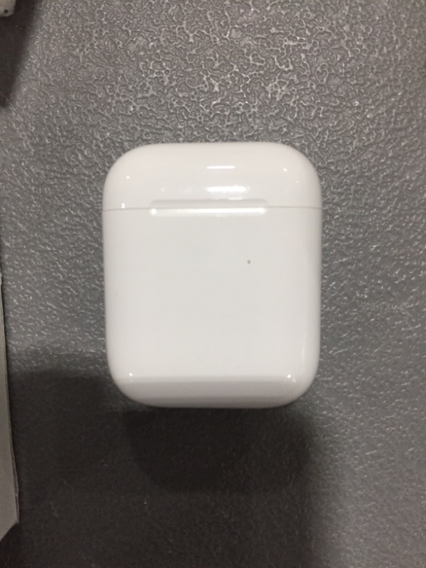 Photo 3 of Apple AirPods with Charging Case 