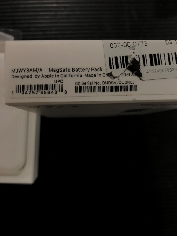 Photo 4 of MagSafe Battery Pack - White
