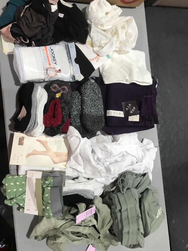 Photo 1 of BOX LOT - BUNDLE OF CLOTHES VARIOUS SIZES AND STYLES 