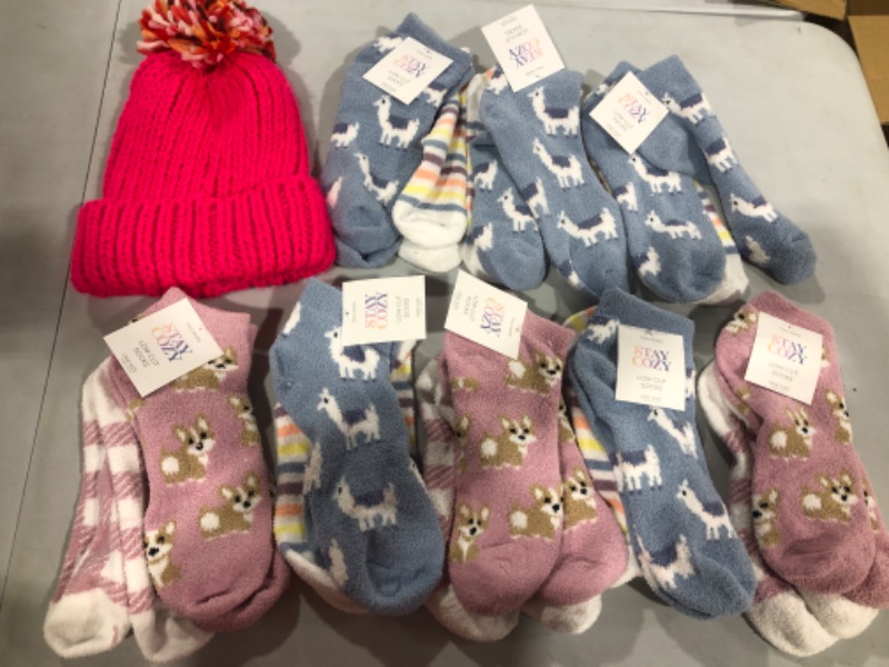 Photo 2 of COZY BUNDLE ! FUZZY SOCKS OSFM 