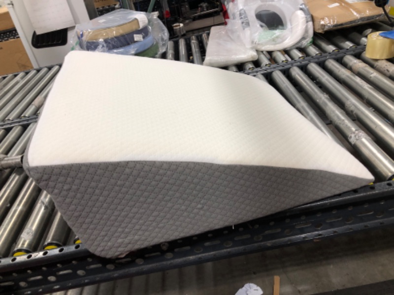 Photo 1 of 25x25 foam wedge pillow 