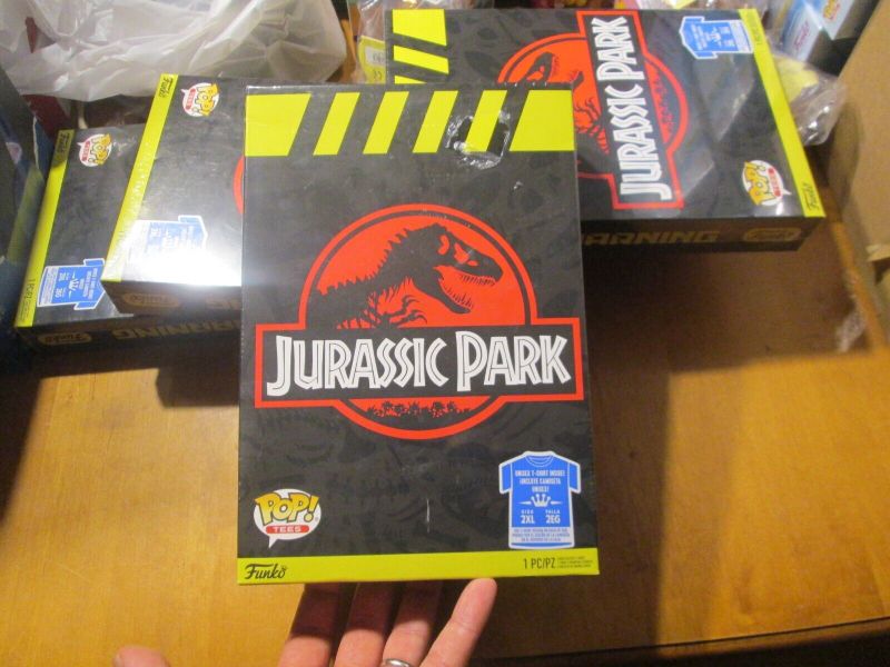 Photo 1 of Funko Pop Tee 2xl  Jurassic Park 
