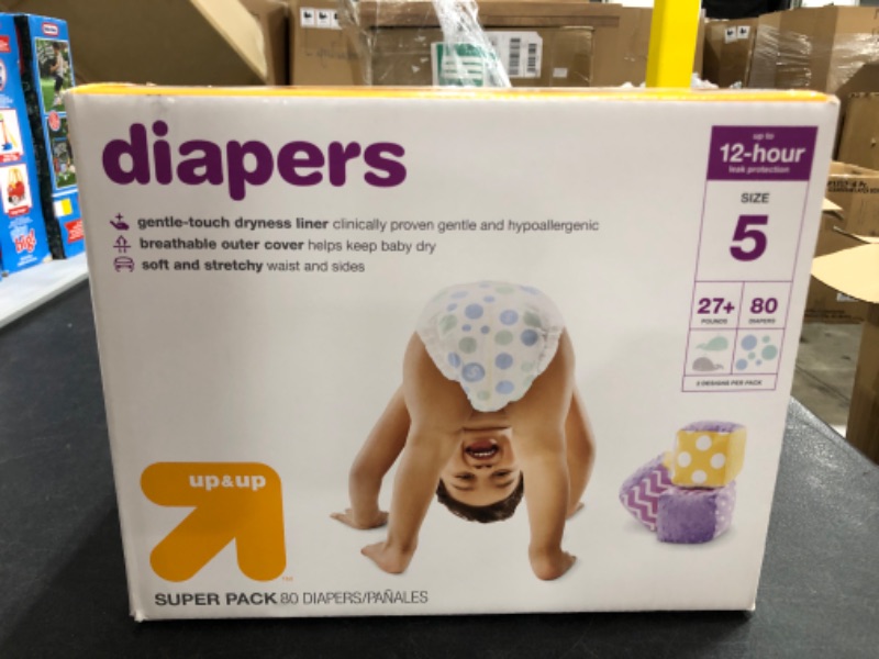 Photo 1 of Diapers Pack - up & up™ - SIZE 5. 80 COUNT. NEW IN BOX. 

