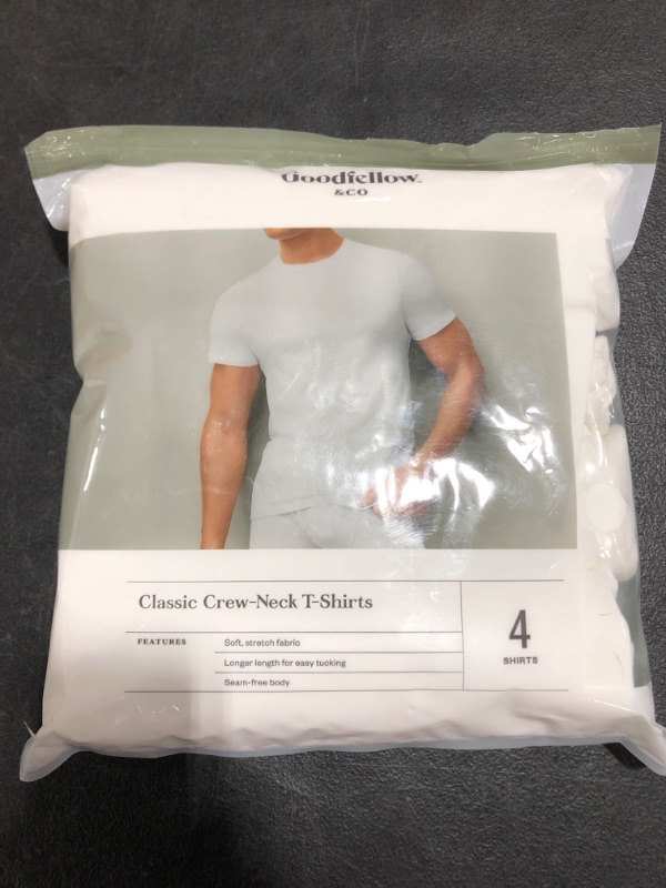 Photo 2 of GOODFELLOW and CO MENS 4 CLASSIC CREW-NECK T-SHIRTS Sz M. OPEN PACKAGE. PRIOR USE. 
