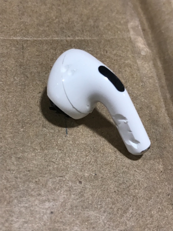 Photo 4 of Apple AirPods Pro True Wireless Bluetooth Headphones with MagSafe

