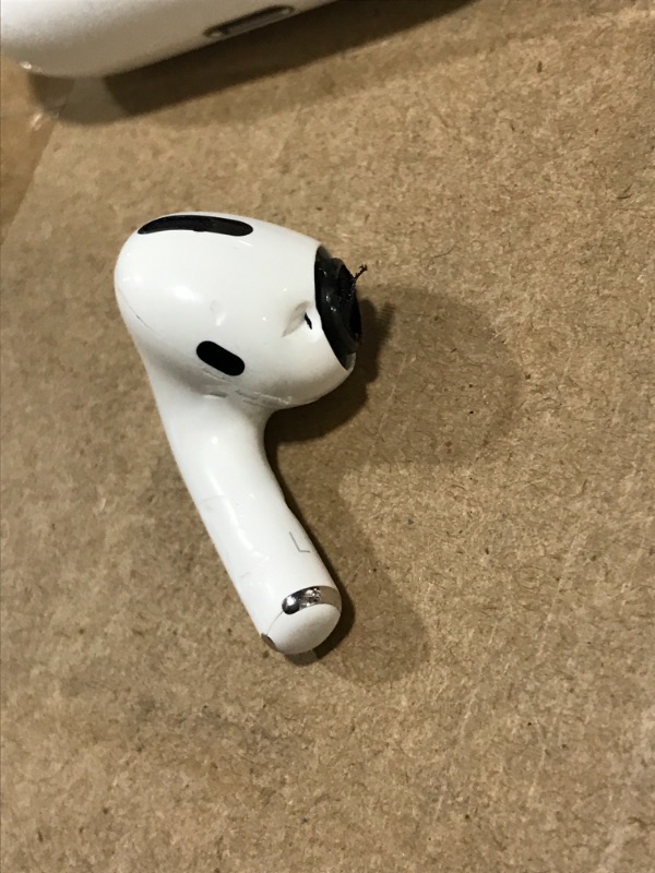 Photo 5 of Apple AirPods Pro True Wireless Bluetooth Headphones with MagSafe

