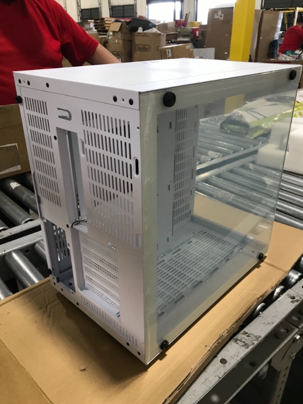 Photo 3 of aigo AZ300 Computer Case mid Tower 3.0 USB Tempered Glass Panel ATX Micro-ATX Game Case Without Computer case Fans (White)
