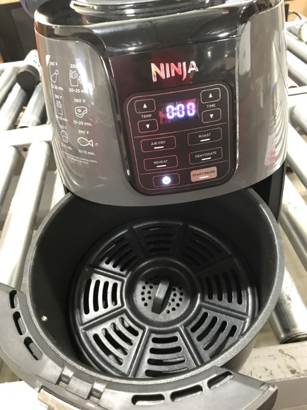 Photo 4 of 4 Qt. Electric Black Air Fryer with Recipe Book (AF101)