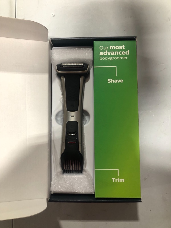 Photo 2 of Philips Norelco Bodygroom Series 7000 Showerproof Body Trimmer & Shaver, BG7030/49 (1832823)
