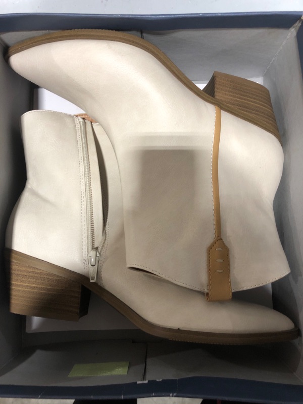 Photo 2 of [Size 10] Women's Marlow Western Boots - Universal Thread™ [Off-White]