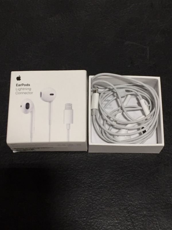 Photo 1 of Apple Wired EarPods with Lightning Connector
