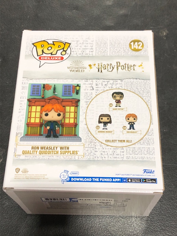 Photo 3 of Funko POP! Deluxe: Harry Potter Ron Weasley With Quality Quidditch Supplies