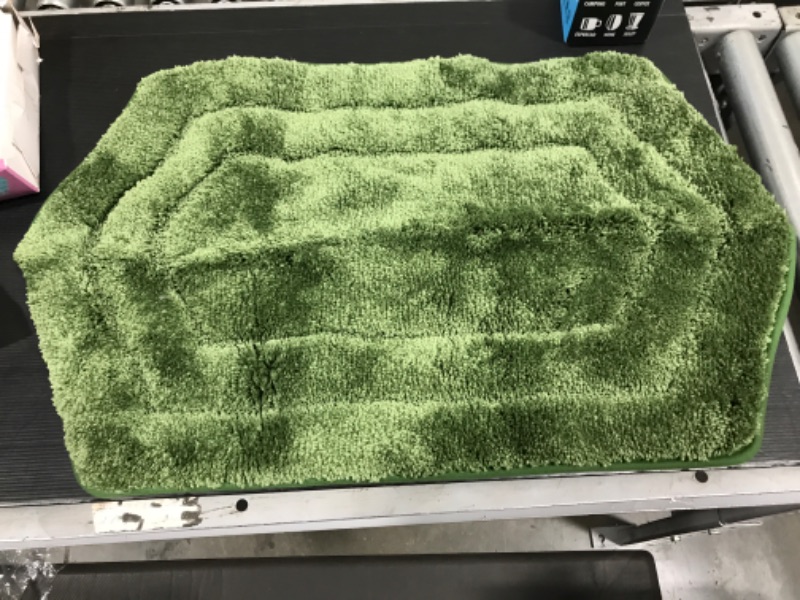 Photo 1 of 19 IN X 32 IN GREEN BATH RUG 