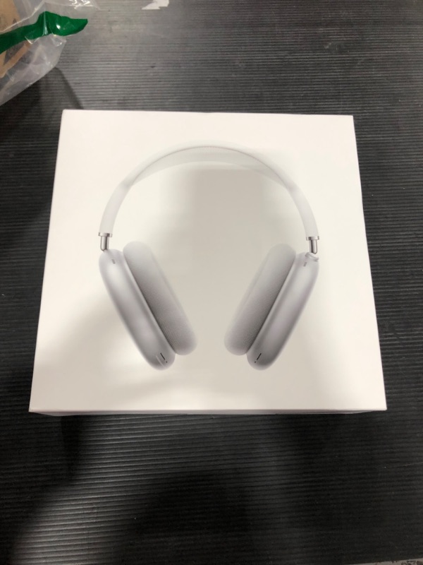 Photo 2 of Apple AirPods Max (Silver)
