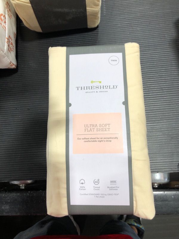 Photo 1 of TWIN SIZE 300 Thread Count Ultra Soft Flat Sheet - Threshold
Fitted sheet includes full perimeter elastic to stay secure to your mattress