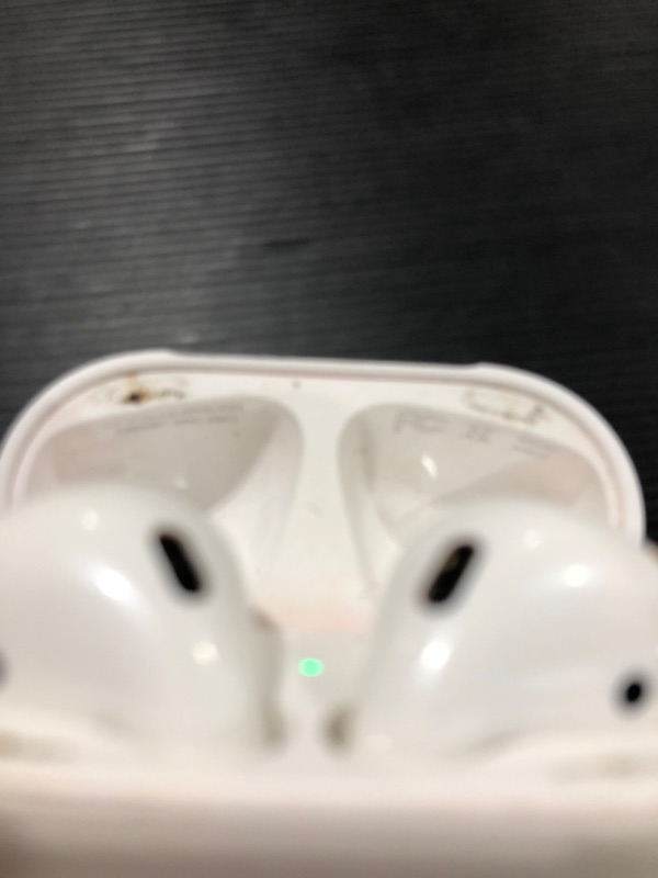 Photo 4 of Apple AirPods True Wireless Bluetooth Headphones (2nd Generation) with Charging Case
MISSING CHARGING CABLE 
