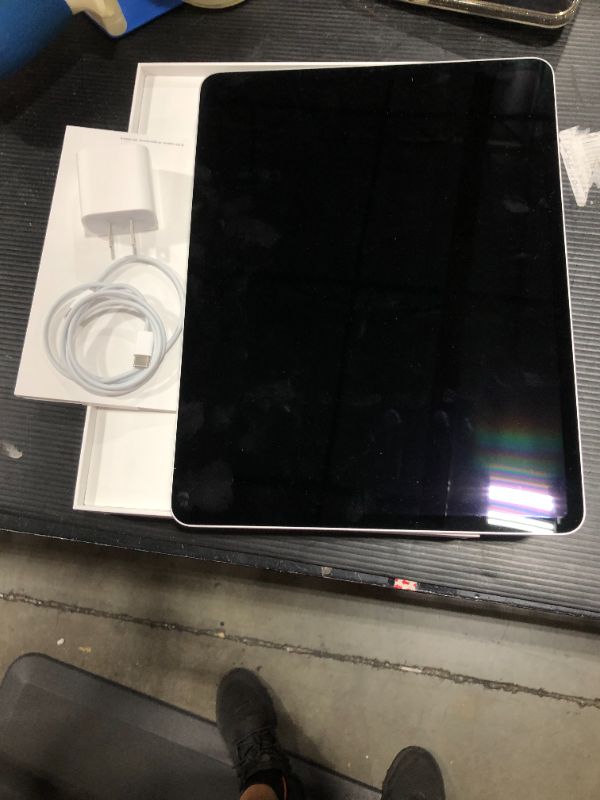 Photo 3 of Apple iPad Pro 12.9” 128GB (5th Gen)