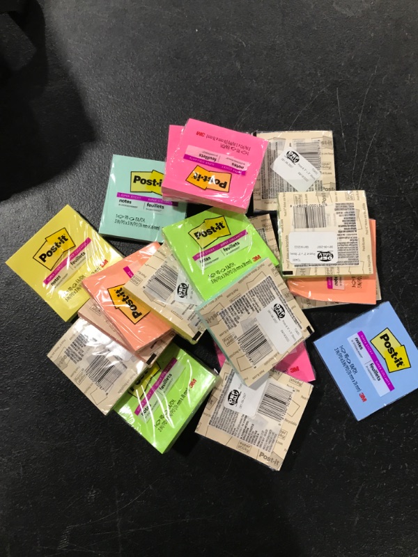 Photo 1 of A box lot of post it notes. 