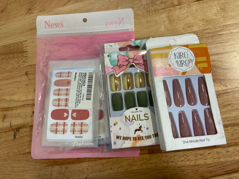 Photo 1 of Misc Fake Nails And Nail Stickers For Women 