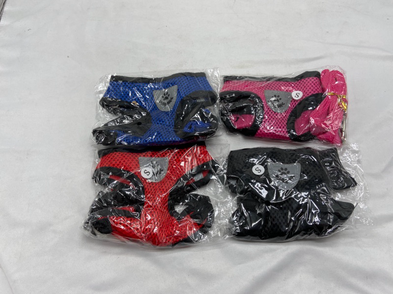 Photo 2 of 4 Pack Chicken Harness' And Leashes (Red, Black, Pink, Blue)