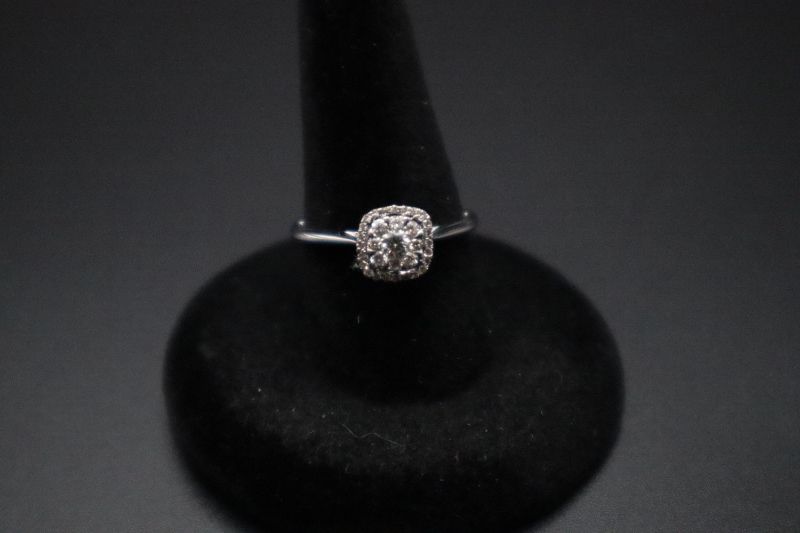 Photo 2 of 14K White Gold Ring With 1/4 Carat Diamond Size 5 (US) 