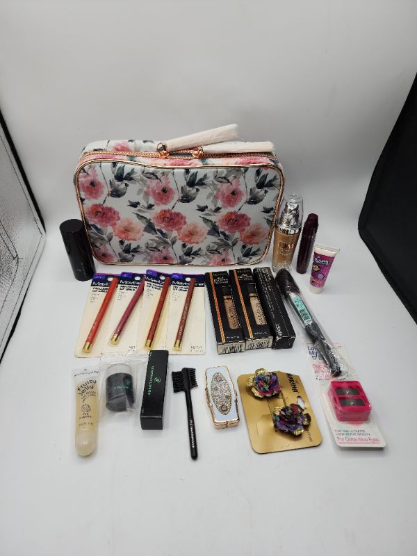 Photo 1 of Miscellaneous Variety Brand Name Cosmetics Including (( Maybelline, Revlon, Vincent Longo, Bubble Yum, ItStyle, Loreal )) Including Discontinued Makeup Products