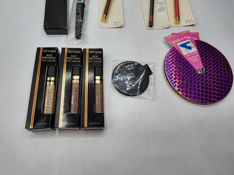 Photo 4 of Miscellaneous Variety Brand Name Cosmetics Including (( Maybelline, Cover Girl, Revlon, Vincent Longo, Sally Hansen, ItStyle)) Including Discontinued Makeup Products