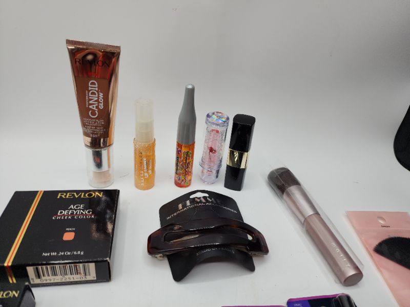Photo 2 of Miscellaneous Variety Brand Name Cosmetics Including (( Maybelline, Pos, Revlon, Vincent Longo, ItStyle, Mally, Loreal, Naturistics, Blossom, Karina)) Including Discontinued Makeup Products