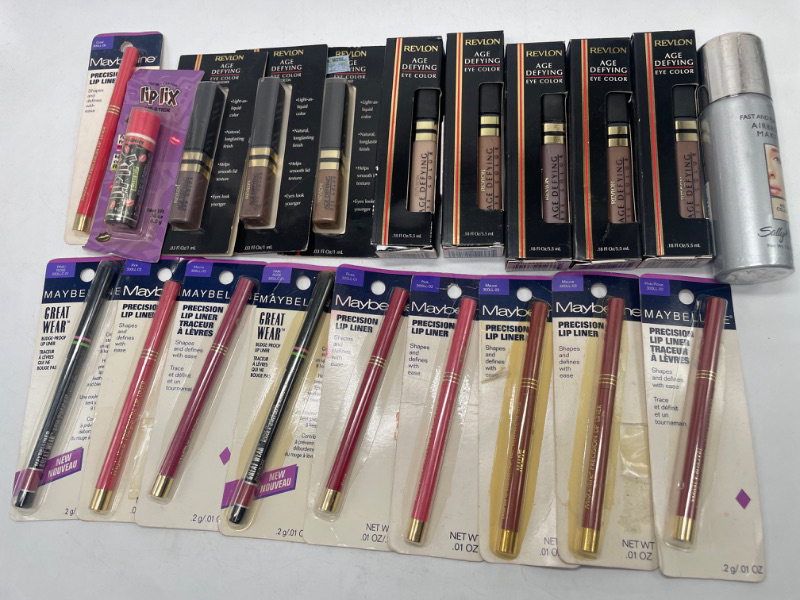 Photo 1 of 20 Piece Miscellaneous Makeup Lot