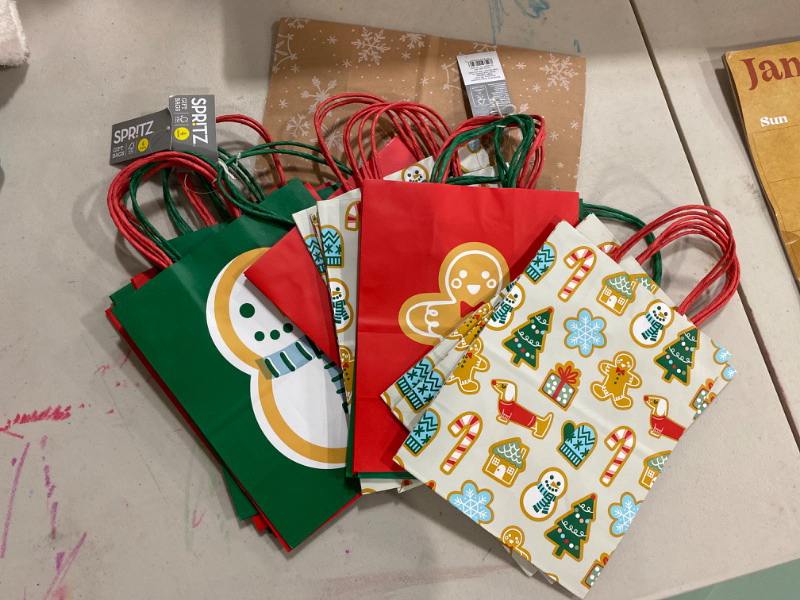 Photo 1 of 19 Holiday Bags 