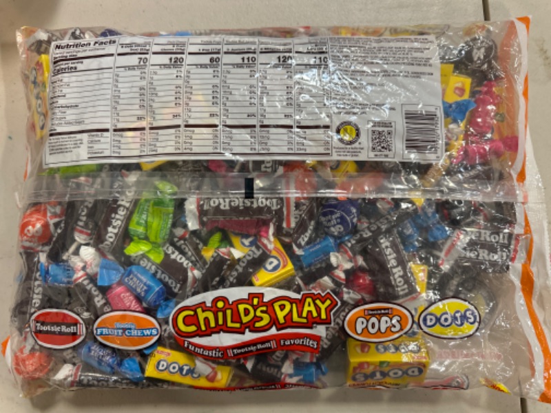 Photo 3 of Tootsie Child's Play Variety Candies Pack, 5.9 lb