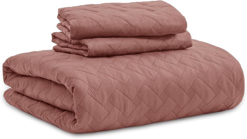 Photo 2 of Bedsure King Size Quilt Set - Lightweight Summer Quilt King - Grayish Pink Bedspread King Size - Bedding Coverlet for All Seasons (Includes 1 Quilt, 2 Pillow Shams)
