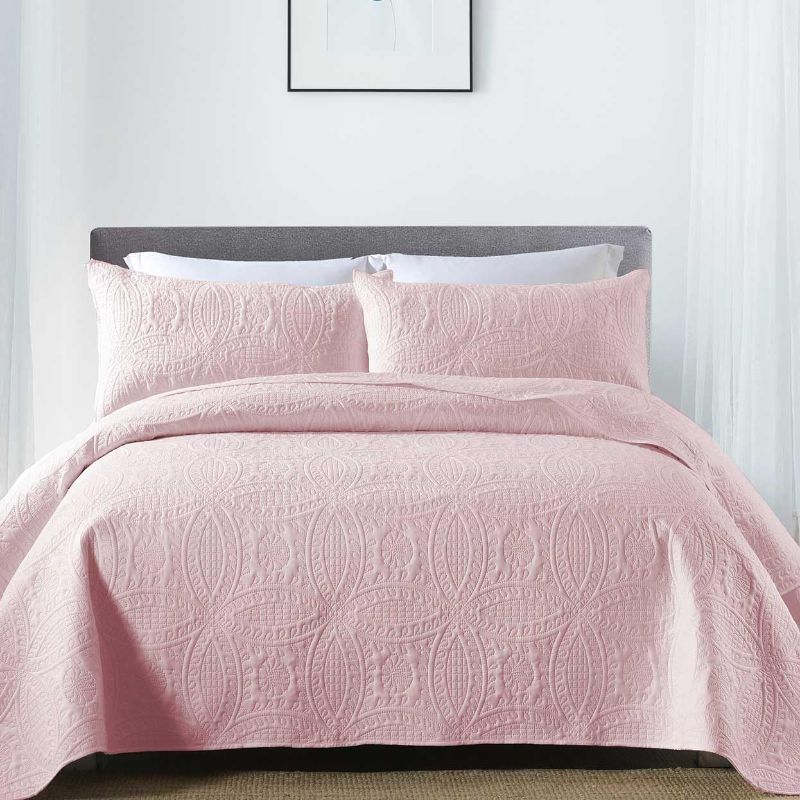 Photo 1 of Boryard 3-Piece King Quilt Set, Lightweight Soft Bedspread (104x90 inches) with 2 Pillow Shams (20x36 inches), Pink
