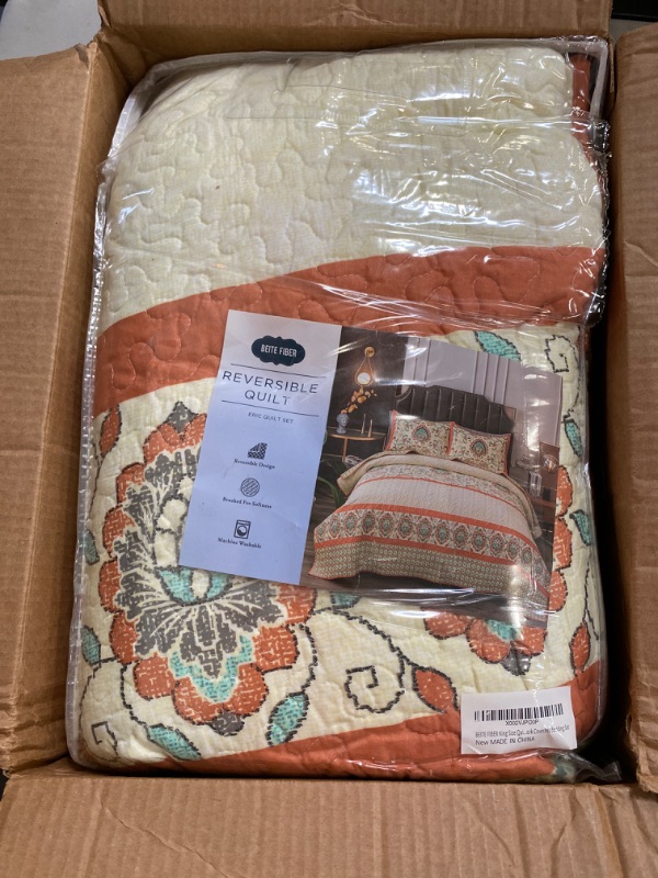 Photo 3 of BEITE FIBER Bohemian King Size Quilt Comforter Bedding Set -3 Pieces Red Quilts (1 Quilt, 2 Pillow Shams) Bedding Set, All Season Lightweight Bedspreads Sleep Companion
