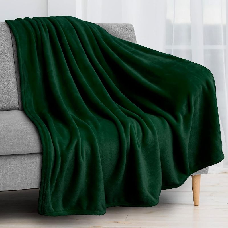 Photo 1 of PAVILIA Emerald Green Fleece Throw Blanket for Couch, Dark Green Forest Super Soft Fuzzy Flannel Throw for Sofa, Luxury Plush Microfiber Bed Blanket, Cozy Home Decorative Velvet Gift Blanket, 50x60
