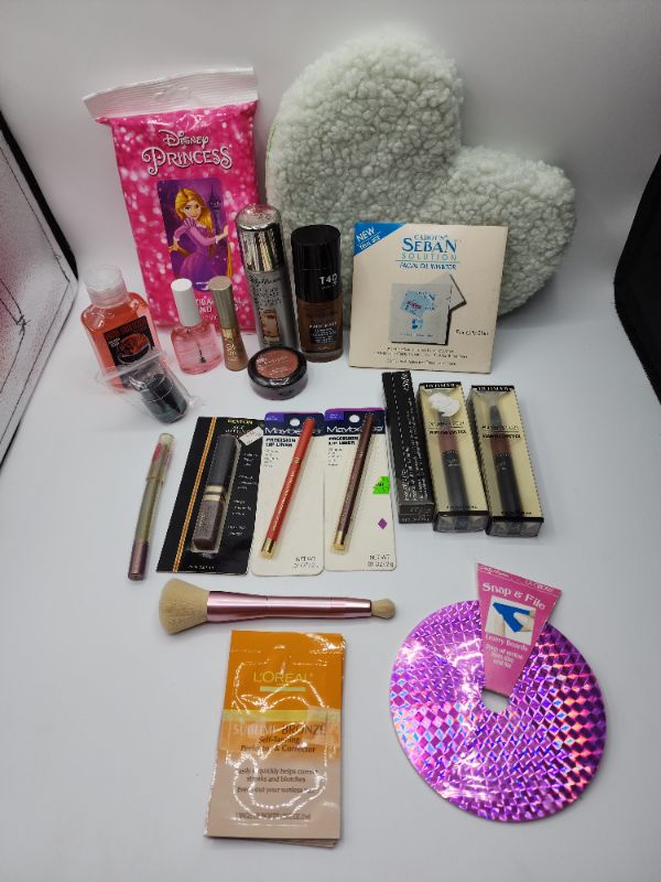 Photo 1 of 20 Piece Miscellaneous Variety Brand Name Cosmetics Including (( Sally Handsen, Maybelline, Loreal, ItStyle, Covergirl, Cabots, Vincent Longo, Mally  )) Including Discontinued Makeup Products 

