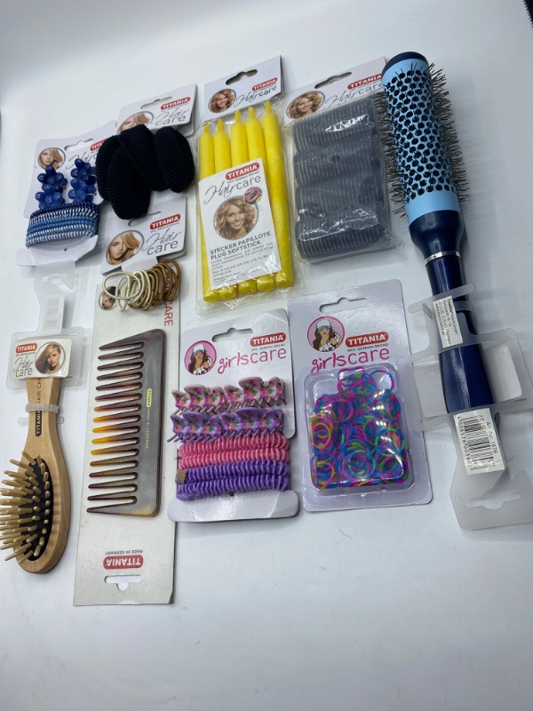 Photo 2 of Titania Miscellaneous Brush and Hair Accesories Set New