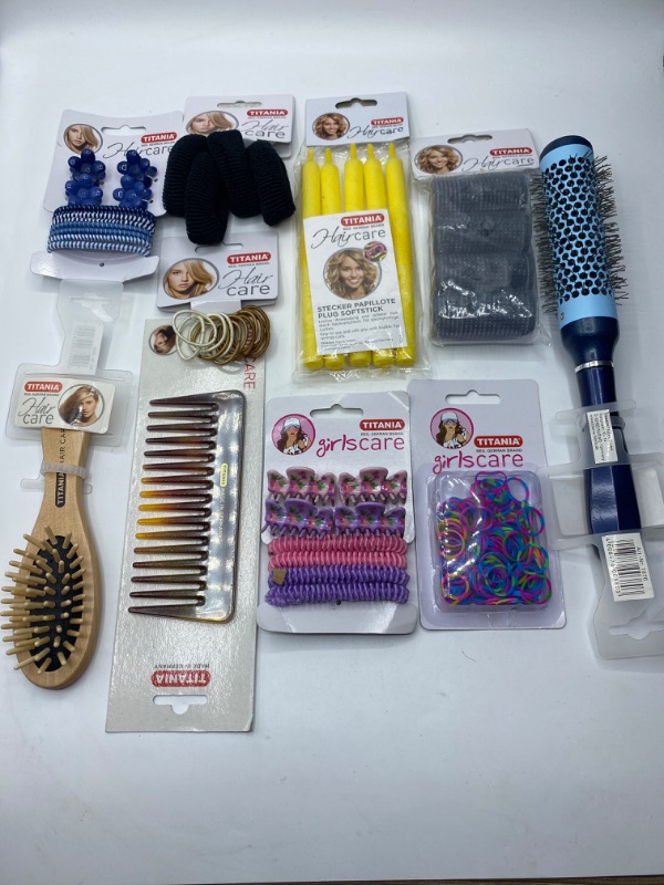 Photo 1 of Titania Miscellaneous Brush and Hair Accesories Set New