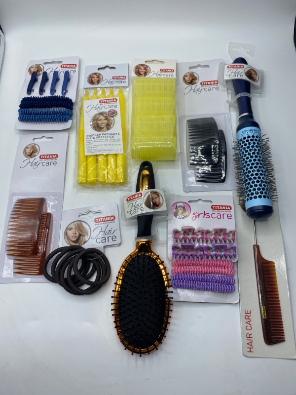 Photo 1 of Titania Miscellaneous Brush and Hair Accesories Set New