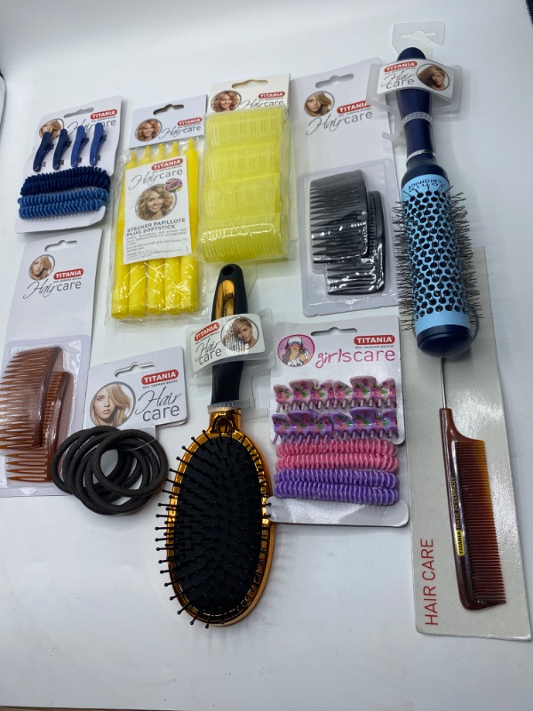 Photo 1 of Titania Miscellaneous Brush and Hair Accesories Set New