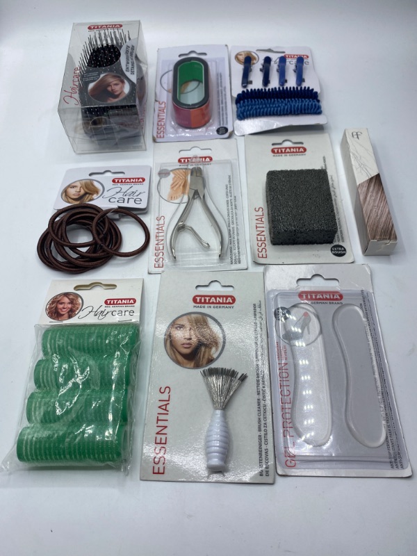 Photo 2 of Titania Miscellaneous Beauty Products And Hair Accesories Set New