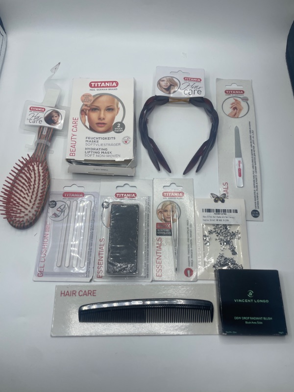 Photo 1 of Miscellaneous Titania Beauty And Hair Accesories Set 