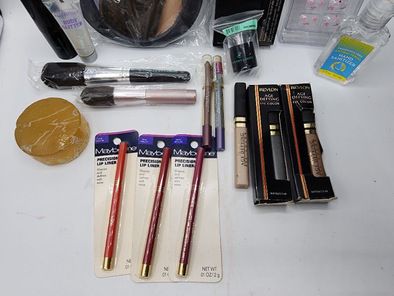 Photo 3 of Miscellaneous Variety Brand Name Cosmetics Including (( Body Glitter, Maybelline, Vincent Longo, ItStyle, Revlon)) Including Discontinued Makeup Products