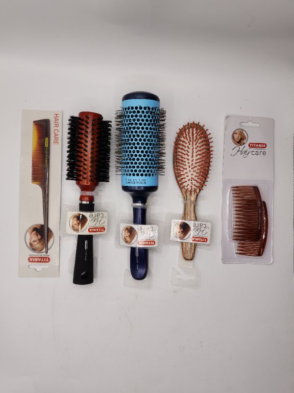 Photo 1 of Titania Brush Set With Comb and Side Combs 